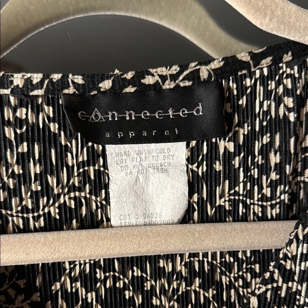 Connected Apparel Floral Black and Tan Vintage Style Dress - Picture 5 of 10